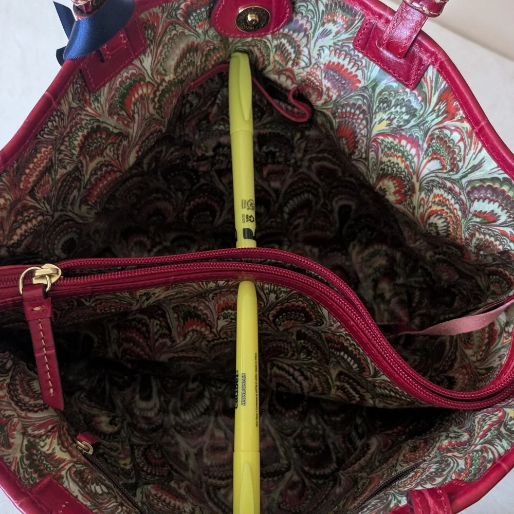 *SOLD* NWT Dooney & Bourke Women's Red Embossed Leather Medium East West Tote - Picture 11 of 17